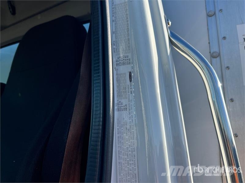 Freightliner M2 106 4x2 Van Truck Furgons