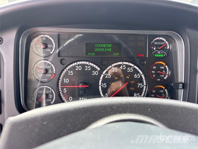 Freightliner M2 106 4x2 Van Truck Tovornjaki zabojniki