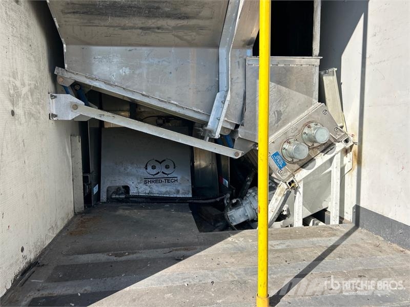 Freightliner M2 106 4x2 Mobile Shredding Truck Drugi tovornjaki
