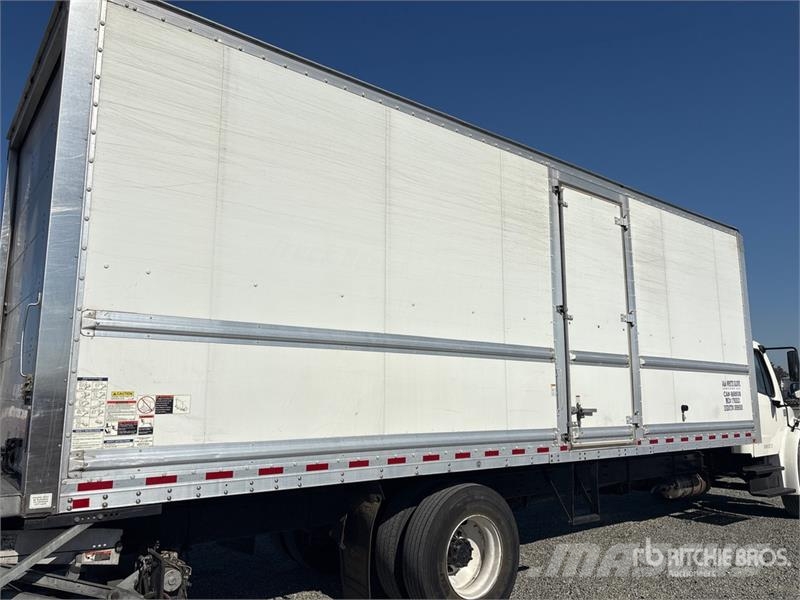Freightliner M2 106 4x2 Van Truck Dobozos teherautók