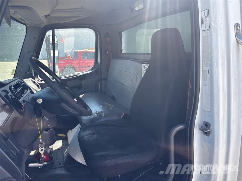 Freightliner M2 106 4x2 Van Truck Kofferaufbau