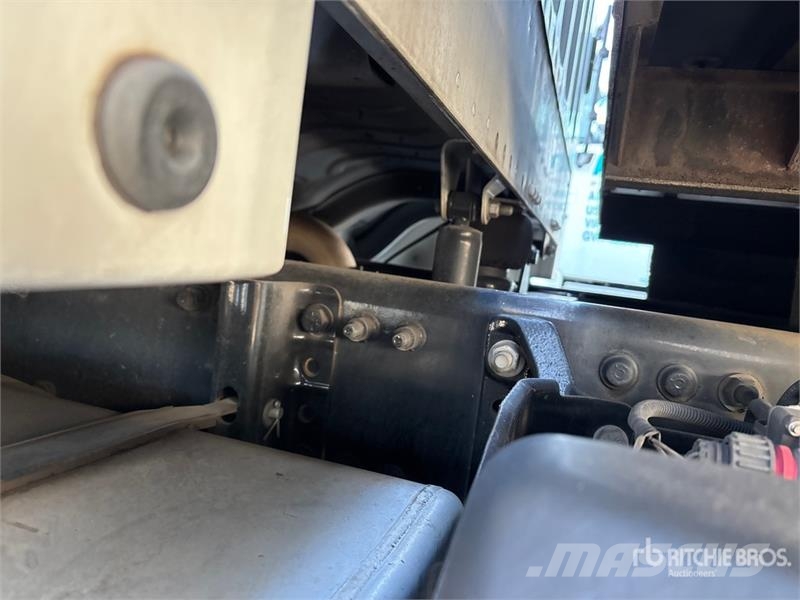 Freightliner M2 106 4x2 Van Truck Furgons