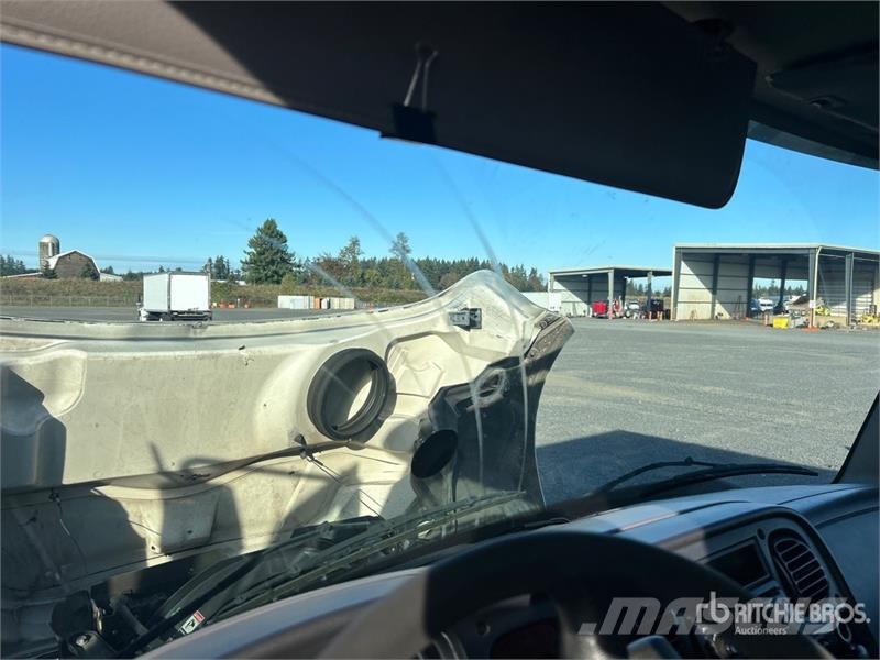 Freightliner M2 106 4x2 Van Truck Furgons