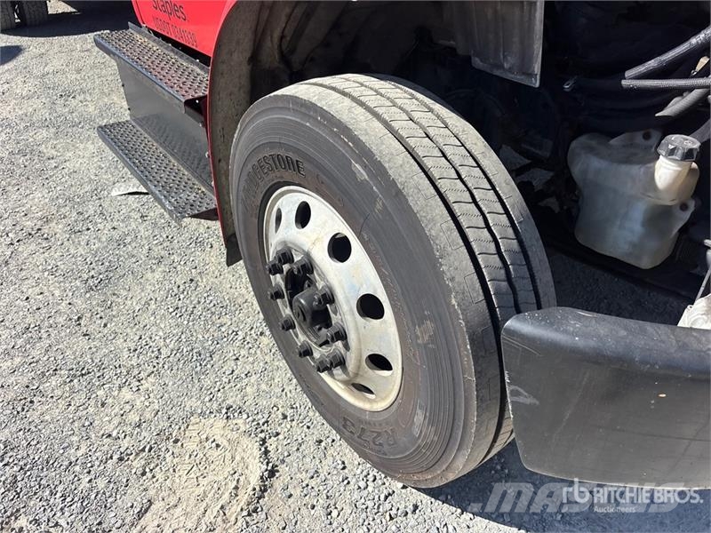 Freightliner M2 106 4x2 Van Truck Sanduk kamioni