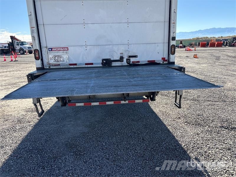 Freightliner M2 106 4x2 Moving Van Truck Camiões de caixa fechada
