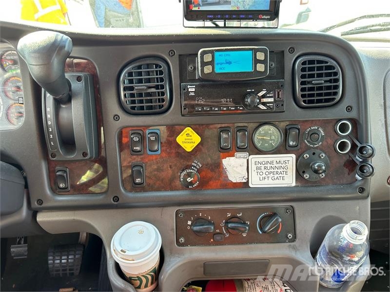 Freightliner M2 106 4x2 Van Truck Furgons