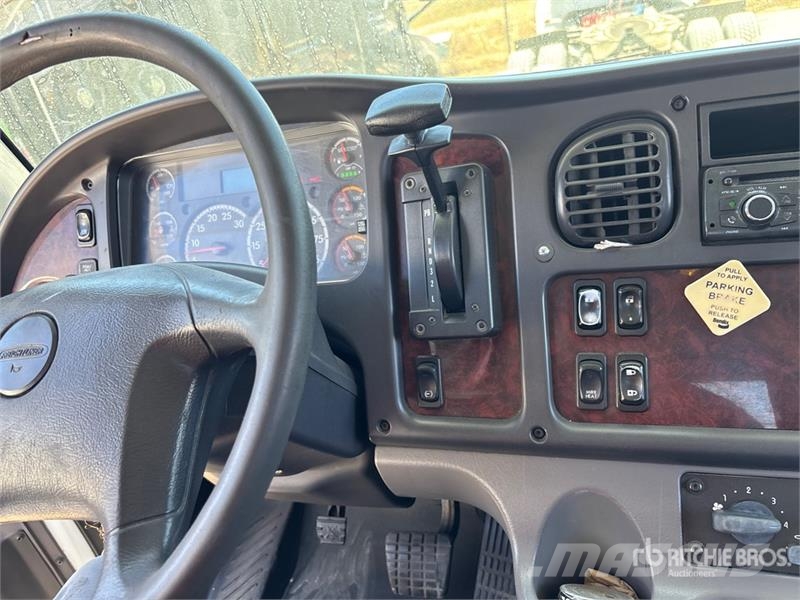 Freightliner M2 106 4x2 Extended Cab Rollback Truck Recovery vehicles