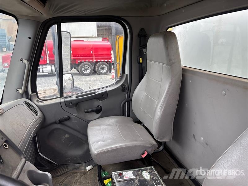 Freightliner M2 106 4x2 Water Truck Wassertanker