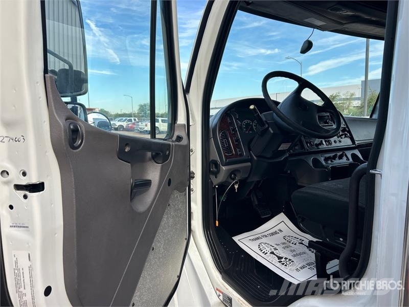 Freightliner M2 106 4x2 Van Truck Camiones caja cerrada
