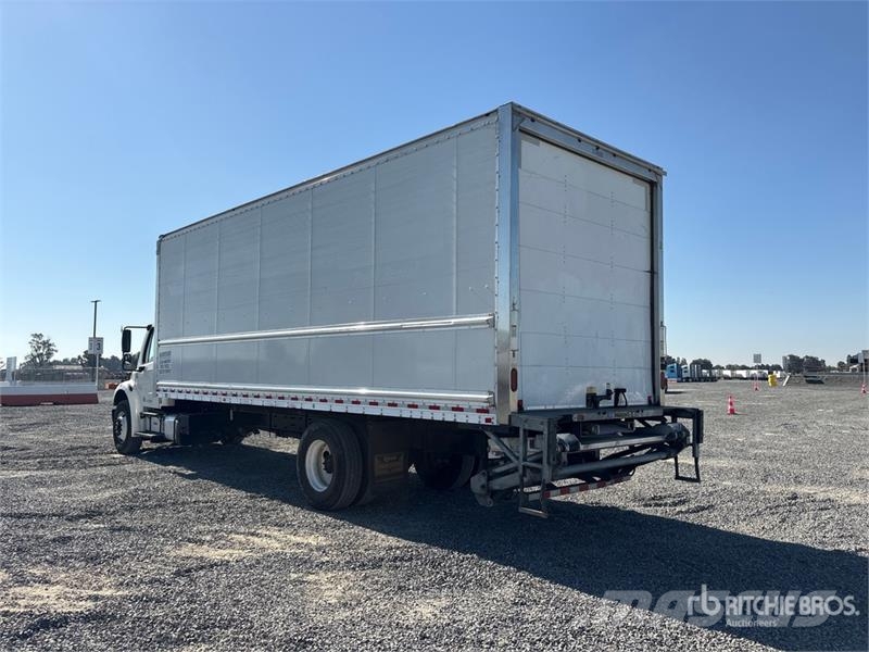 Freightliner M2 106 4x2 Van Truck Dobozos teherautók