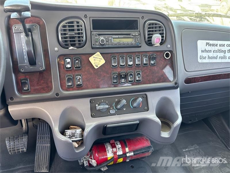 Freightliner M2 106 4x2 Extended Cab Rollback Truck Recovery vehicles