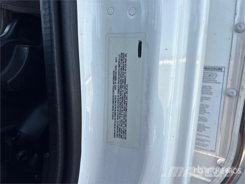 Freightliner M2 106 4x2 Van Truck Dobozos teherautók