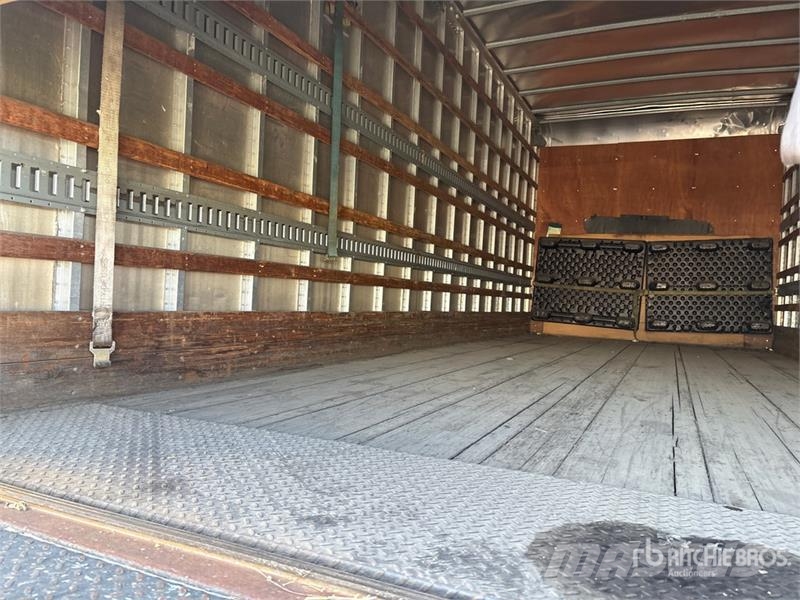 Freightliner M2 106 4x2 Van Truck Грузовики-Фургоны