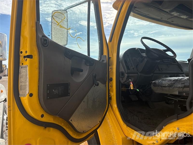 Freightliner M2 106 4x2 Service Truck Veicoli municipali