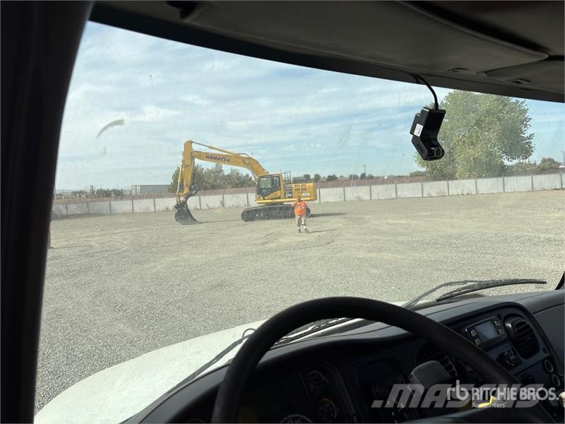 Freightliner M2 106 4x2 Van Truck Bakwagens met gesloten opbouw