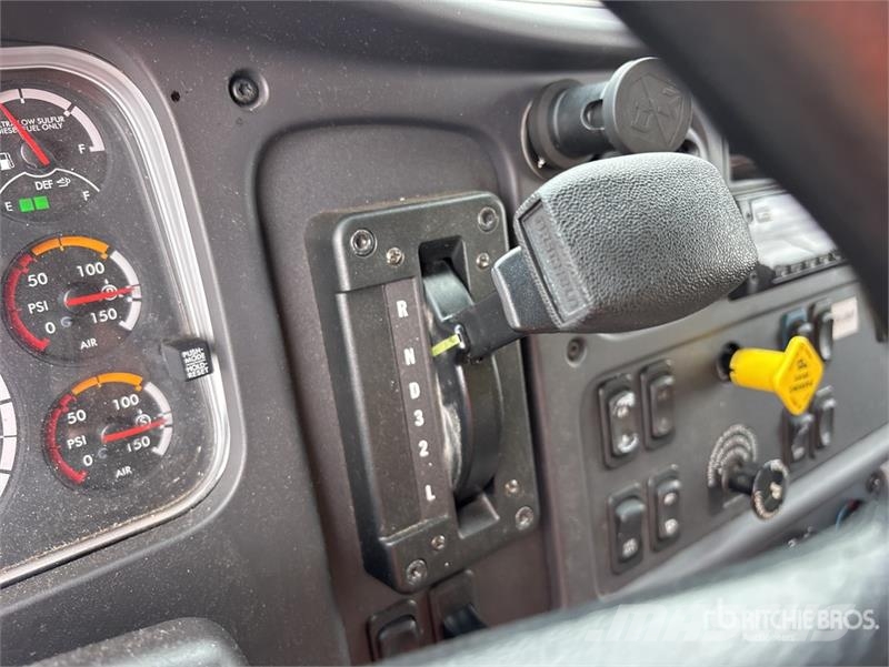 Freightliner M2 106 4x2 Van Truck Camiones caja cerrada