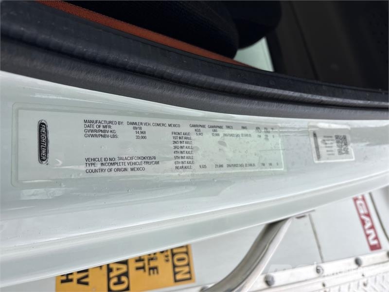 Freightliner M2 106 4x2 Van Truck (Inoperable) ボックスボディー、ウイング、箱車