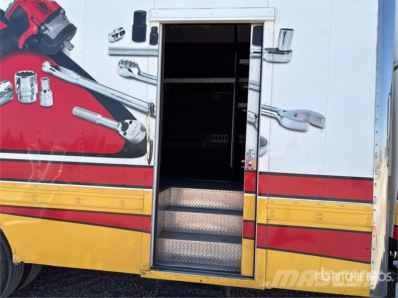 Freightliner M2 106 4x2 Van Truck Furgons