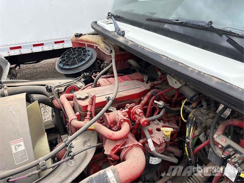 Freightliner M2 106 4x2 Van Truck (Inoperable) ボックスボディー、ウイング、箱車