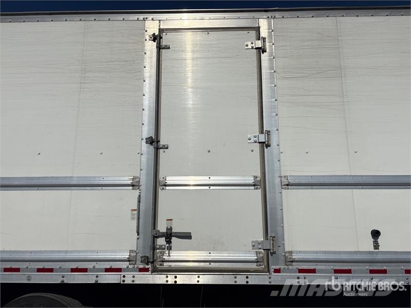 Freightliner M2 106 4x2 Van Truck Dobozos teherautók