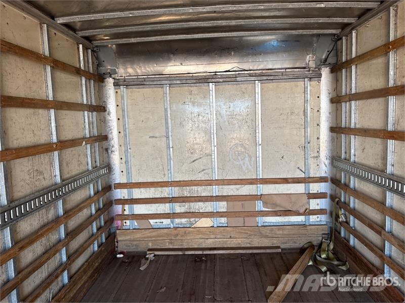 Freightliner M2 106 4x2 Van / Box Van Truck Фургони