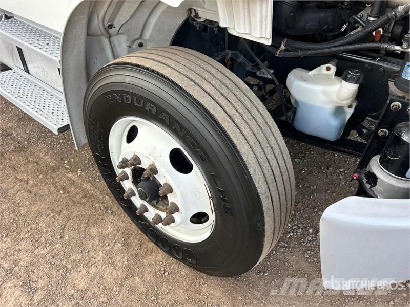 Freightliner M2 106 4x2 Van Truck Camiones caja cerrada