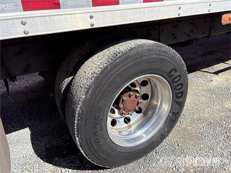 Freightliner M2 106 4x2 Van Truck Kapali kasa kamyonlar