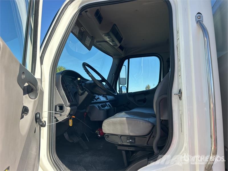 Freightliner M2 106 4x2 Van Truck Tovornjaki zabojniki