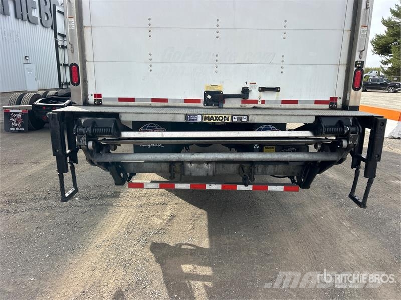 Freightliner M2 106 4x2 Van Truck 貨箱式卡車