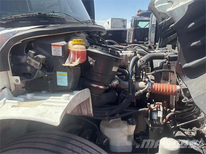 Freightliner M2 106 4x2 Van Truck Sunkvežimiai su dengtu kėbulu