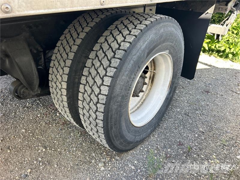 Freightliner M2 106 4x2 Van Truck شاحنات ذات هيكل صندوقي