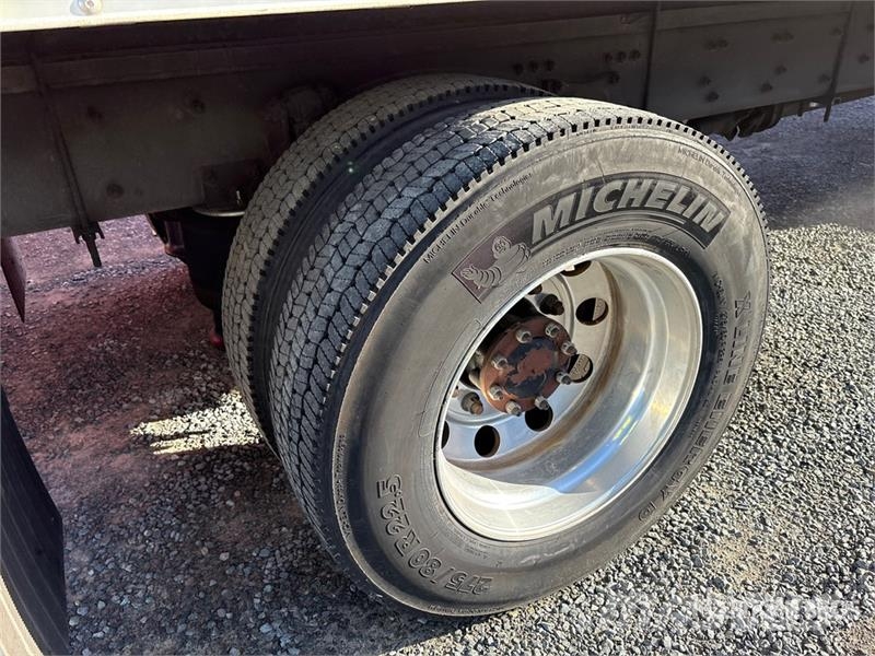 Freightliner M2 106 4x2 Van Truck Fast kasse