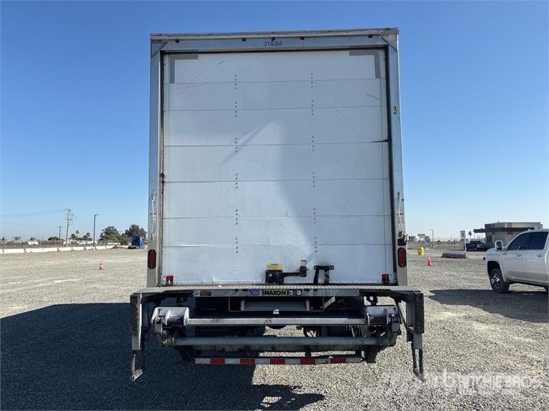 Freightliner M2 106 4x2 Van Truck Dobozos teherautók