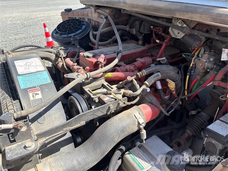 Freightliner M2 106 4x2 Van Truck Furgons