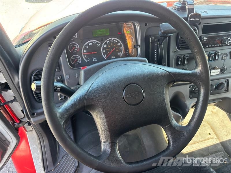 Freightliner M2 106 4x2 Van Truck Sanduk kamioni
