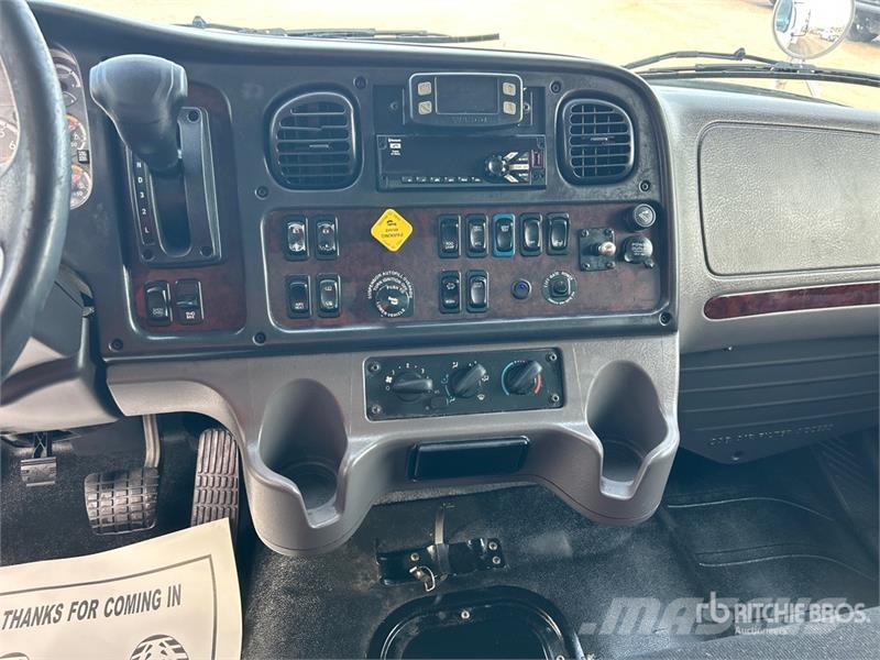 Freightliner M2 106 4x2 Van Truck Camiones caja cerrada