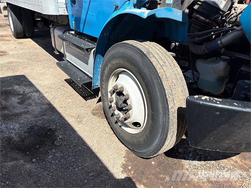 Freightliner M2 106 4x2 Van / Box Van Truck Фургони