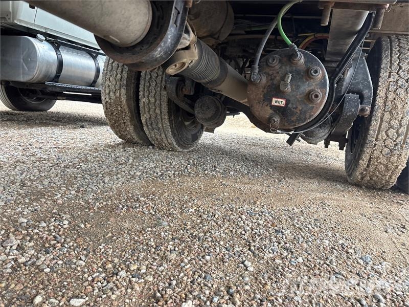 Freightliner M2 106 4x2 Van Truck (Inoperable) ボックスボディー、ウイング、箱車