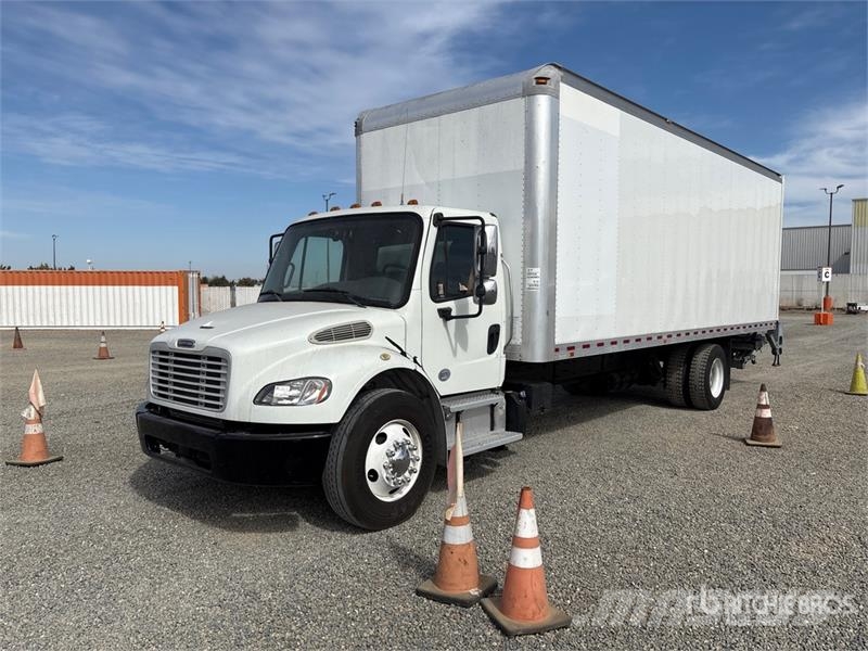 Freightliner M2 106 4x2 Van Truck Bakwagens met gesloten opbouw