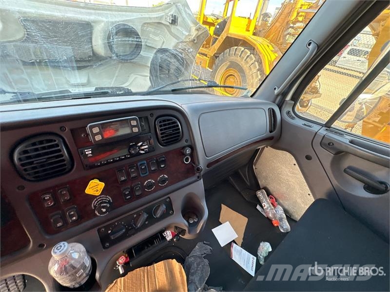Freightliner M2 106 4x2 Van Van Truck Camion cassonati
