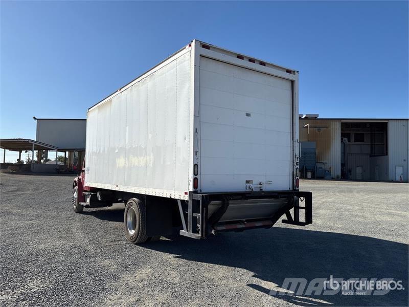 Freightliner M2 106 4x2 Van Truck Грузовики-Фургоны