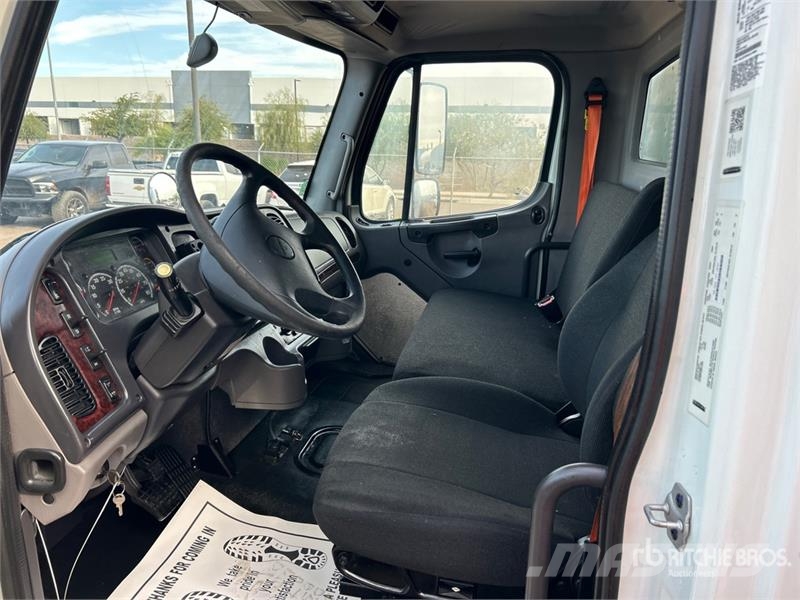 Freightliner M2 106 4x2 Van Truck Camiones caja cerrada