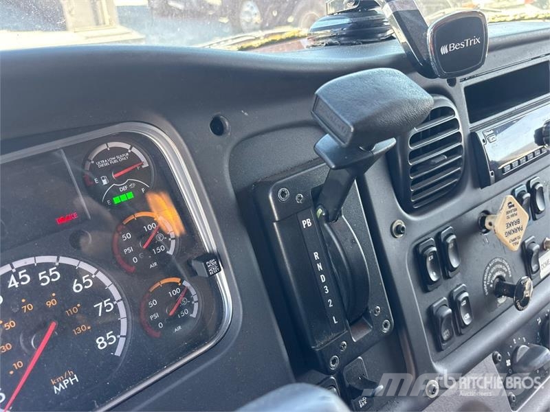 Freightliner M2 106 4x2 Van Truck Sanduk kamioni