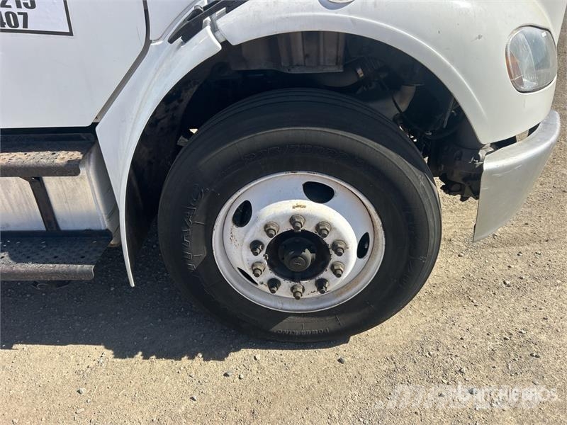Freightliner M2 106 4x2 Van Truck (Inoperable) Camiones caja cerrada
