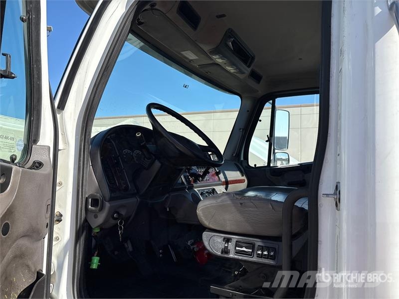 Freightliner M2 106 4x2 Rollback Truck Hinausautot