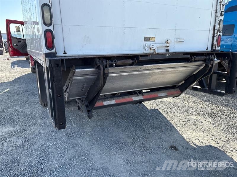 Freightliner M2 106 4x2 Van Truck Грузовики-Фургоны