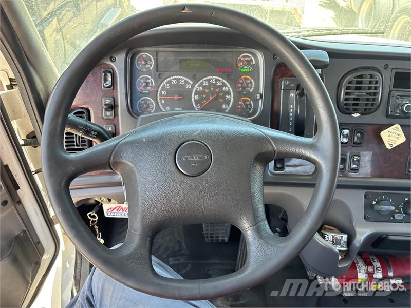 Freightliner M2 106 4x2 Extended Cab Rollback Truck Recovery vehicles