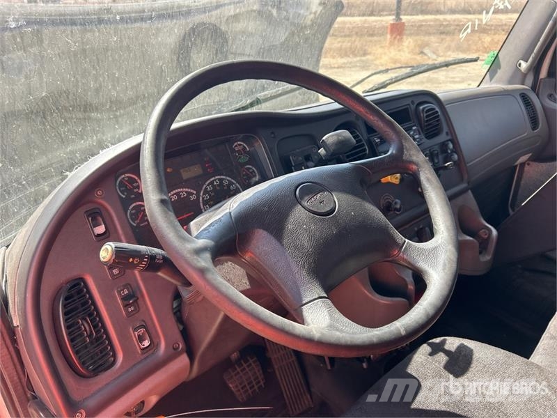 Freightliner M2 106 4x2 Van Truck (Inoperable) Camiones caja cerrada