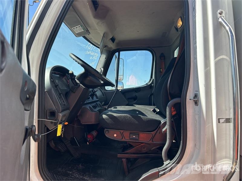 Freightliner M2 106 4x2 Van Truck (Inoperable) Camiones caja cerrada