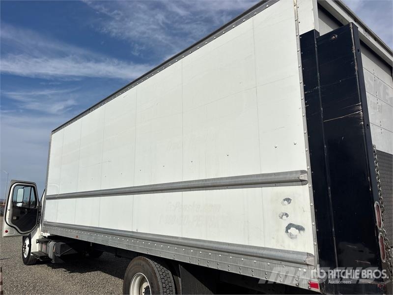 Freightliner M2 106 4x2 Van Truck Tovornjaki zabojniki